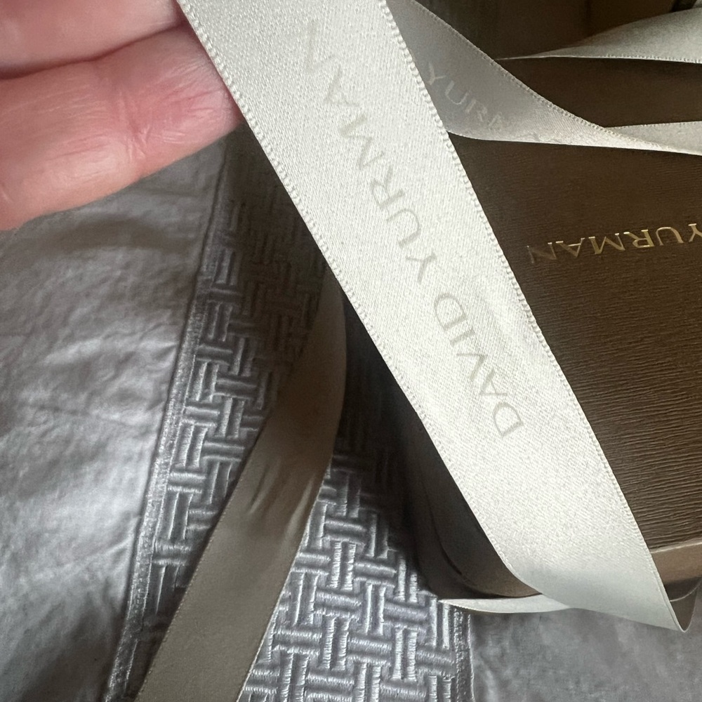 David Yurman Brown Box with Cream Ribbon - Picture 3 of 4